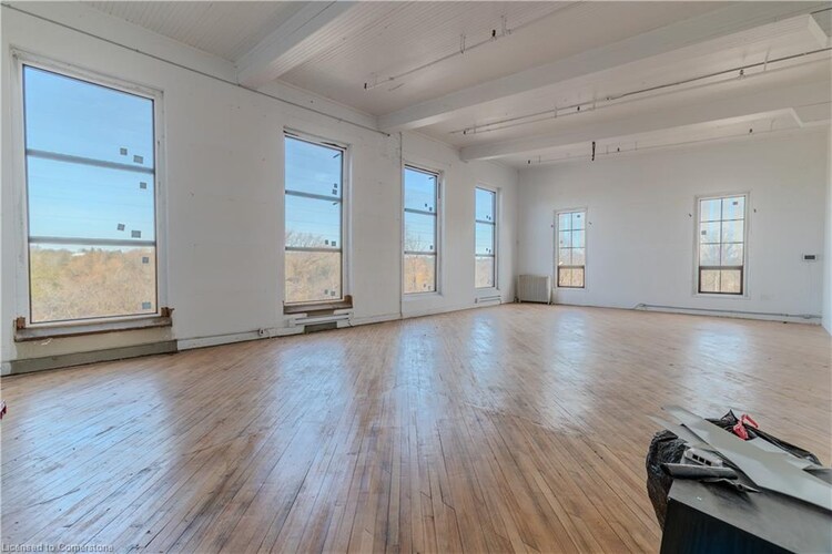 215 Queen Street W, Cambridge, ON, 