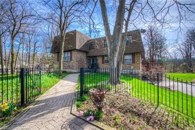 7 Squire Court, Waterloo, ON , MLS #40717776 , Image - 1