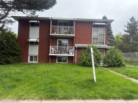 93 Brybeck Crescent, Waterloo, ON , MLS #40740773 , Image - 1