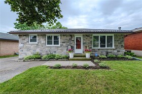 135 Dorset Road, Waterloo, ON , MLS #40747286 , Image - 1