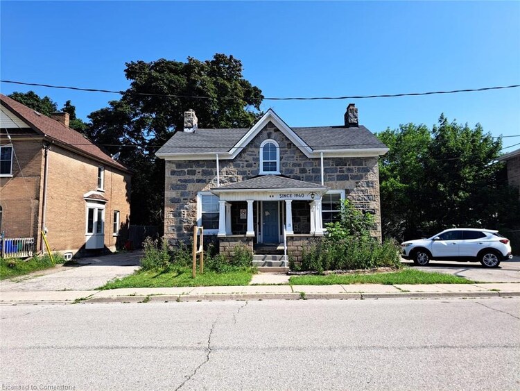 18 Walnut Street, Cambridge, ON, 