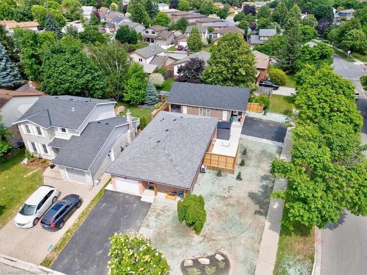 2 Pipers Green Court, Kitchener, ON, 