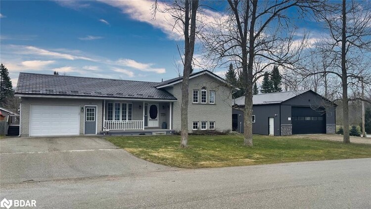 11 James Street W, Minto, ON, Clifford