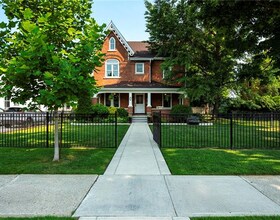 11 Zina Street, Dufferin, ON , MLS #40748057 , Image - 1