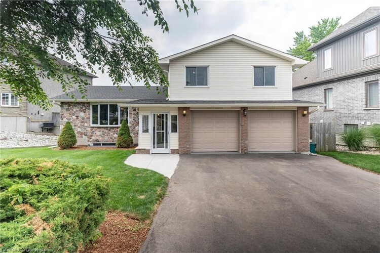 447 Old Chicopee Trail, Kitchener, ON, 