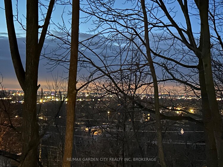 37 Bradley Street, St. Catharines, ON, 460 - Burleigh Hill