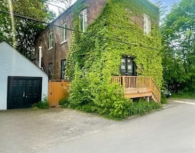 156 Sussex Mews, Toronto, ON