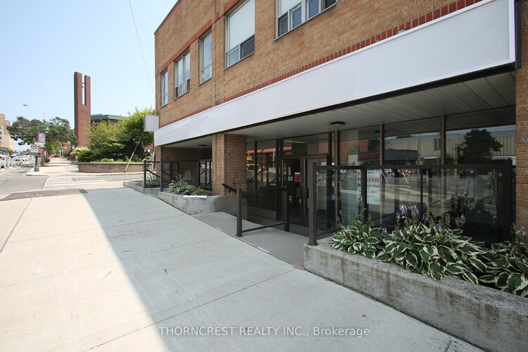 1709 Bloor Street W, Toronto, ON, High Park-Swansea