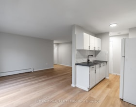 77 East Street E, Elgin, ON , MLS #X13714746 , Image - 1