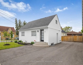 15 Centre Street S, Peel, ON