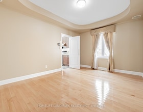 2481 Whistling Springs Crescent, Halton, ON , MLS #W13067736 , Image - 1