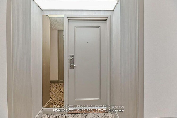 5 Lisa Street, Brampton, ON, Queen Street Corridor