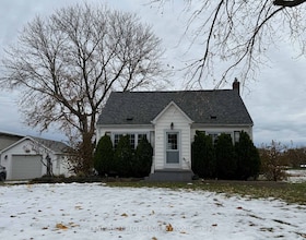 33 Beechwood Avenue, Lambton, ON , MLS #X12546674 , Image - 1