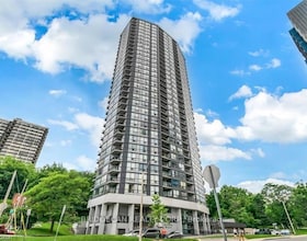 150 Charlton Avenue E, Hamilton, ON