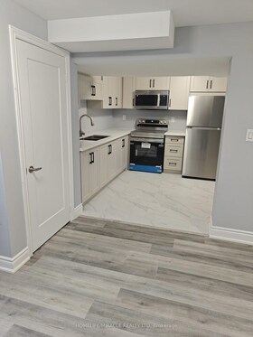 28 Crossmore Crescent, Waterloo, ON , MLS #X13470984 , Image - 1