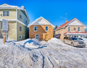 34 Wellington Street, Wellington, ON , MLS #X12774534 , Image - 1