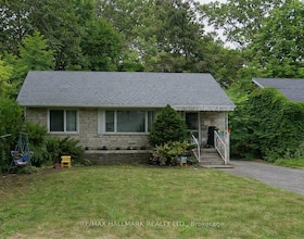22 Grandview Avenue, York, ON