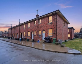 424 East 42nd Street, Hamilton, ON , MLS #X12878610 , Image - 1