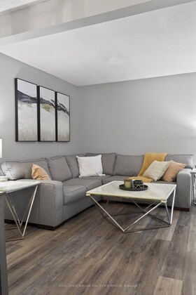 2185 Fairchild Boulevard, Halton, ON , MLS #W13504638 , Image - 1