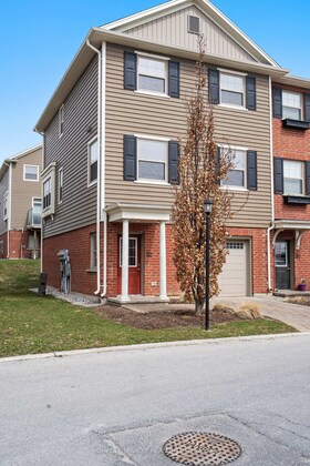 3025 Singleton Avenue, Middlesex, ON , MLS #X12953972 , Image - 1