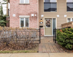 4975 Southampton Drive, Peel, ON , MLS #W13023590 , Image - 1