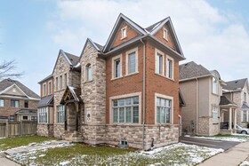 177 North Park Boulevard N, Halton, ON , MLS #W13638976 , Image - 1