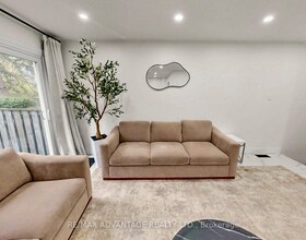 476 Wilkins Street, Middlesex, ON , MLS #X13092932 , Image - 1