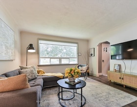 34 Ferris Road, Toronto, ON , MLS #E13105258 , Image - 1