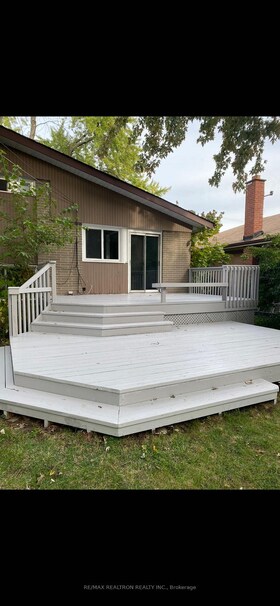 6 Mid Pines (Lower) Road, Toronto, ON