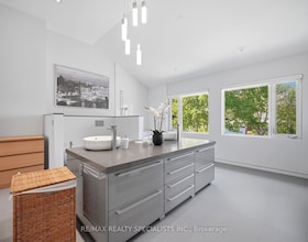 870 Hollowtree Crescent, Peel, ON , MLS #W13191436 , Image - 1