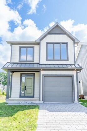 147 JULIE Crescent, Middlesex, ON , MLS #X13239494 , Image - 1