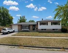 1 Grovenest Drive, Toronto, ON