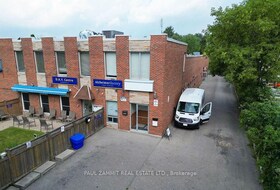 10 Harlech Court, York, ON