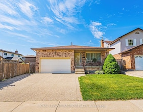 565 Stone Church Road W, Hamilton, ON , MLS #X13424928 , Image - 1