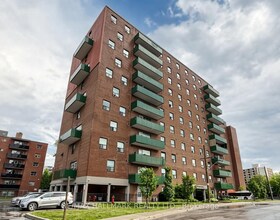 49 Queen Street E, Peel, ON , MLS #W13444876 , Image - 1
