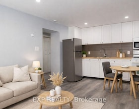 104 South Street E, Elgin, ON , MLS #X13479882 , Image - 1