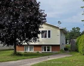 689 Fourth Street, Renfrew, ON , MLS #X13589148 , Image - 1