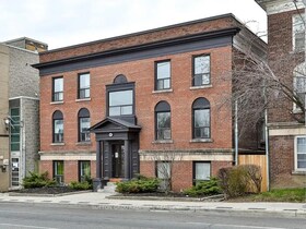 915 St Clair Avenue W, Toronto, ON