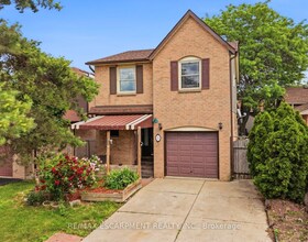 3 Twinoaks Crescent, Hamilton, ON , MLS #X13493060 , Image - 1