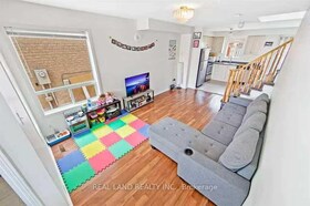 31 Poplar Plains Road, Peel, ON