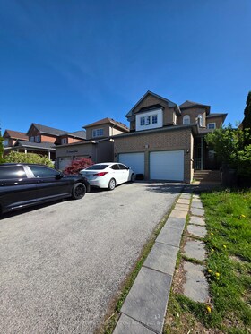 85 Lanewood Street, Peel, ON