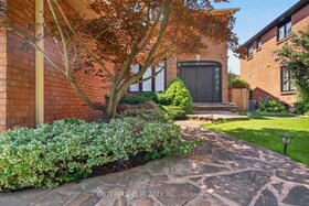 1073 Grandeur Crescent, Halton, ON , MLS #W13639250 , Image - 1