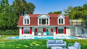 284 Elgin Avenue W, Huron, ON , MLS #X13642770 , Image - 1
