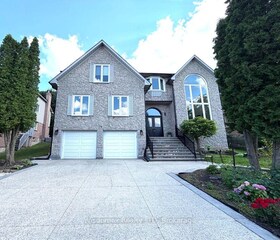 12 Sundrop Court, Hamilton, ON