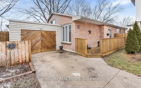 8315 EAST MOOR Court, Essex, ON