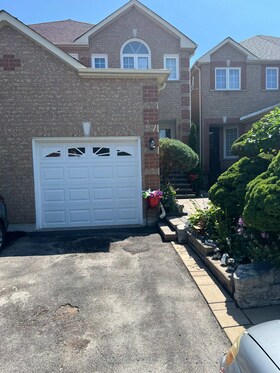 7 McCleave Crescent, Peel, ON