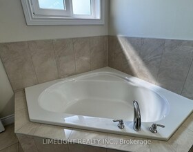 1942 Cedarpark Drive, Middlesex, ON , MLS #X13709322 , Image - 1