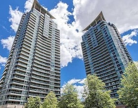 1 Elm Drive W, Peel, ON