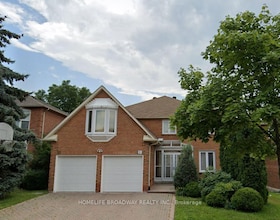 31 Hyde Park Drive, York, ON