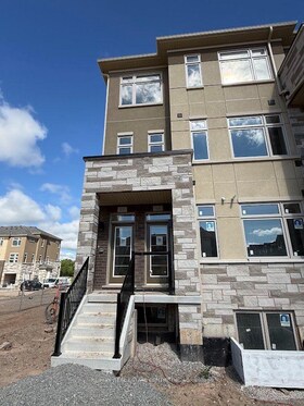 933 North Waterdown Drive, Hamilton, ON